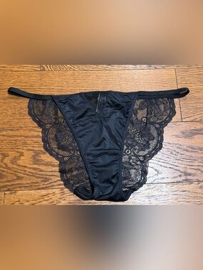 Victoria's Secret Women's Black Lace Cheeky Panty Size XL NWT
